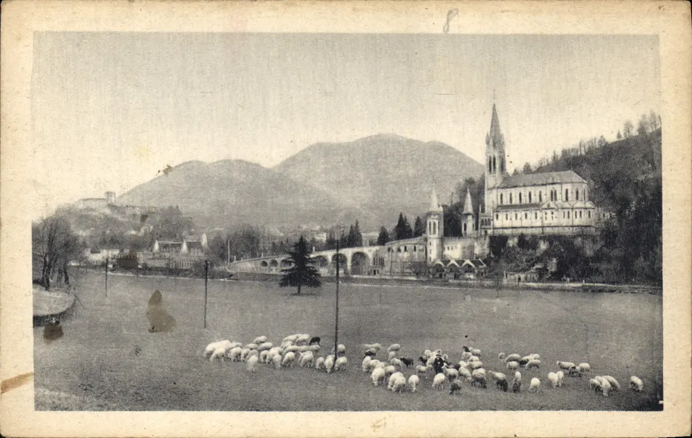 Lourdes — La Basilique et le Château Fort — Éditeur du Palais Rosaire, n° 35 - Recto