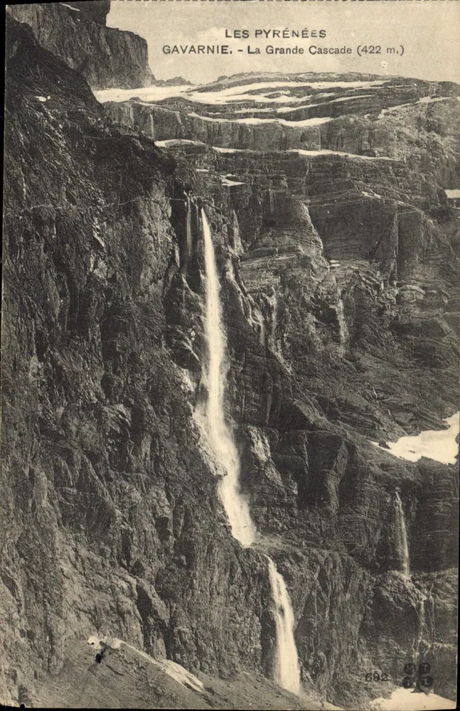 Gavarnie - A Grande Cascata (422 m.) — Os Pirineus — editor não identificado, n° de série 692 - Frente
