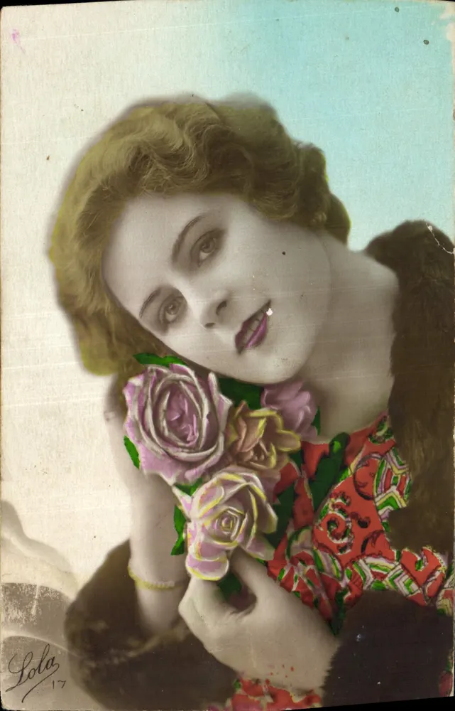 Mulher com rosas — retrato — Lola 17 - Frente