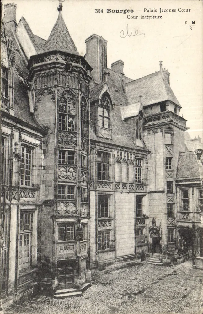 Bourges — Palácio Jacques Cœur — Cour intérieure — E. Maquaire, n°304 - Frente