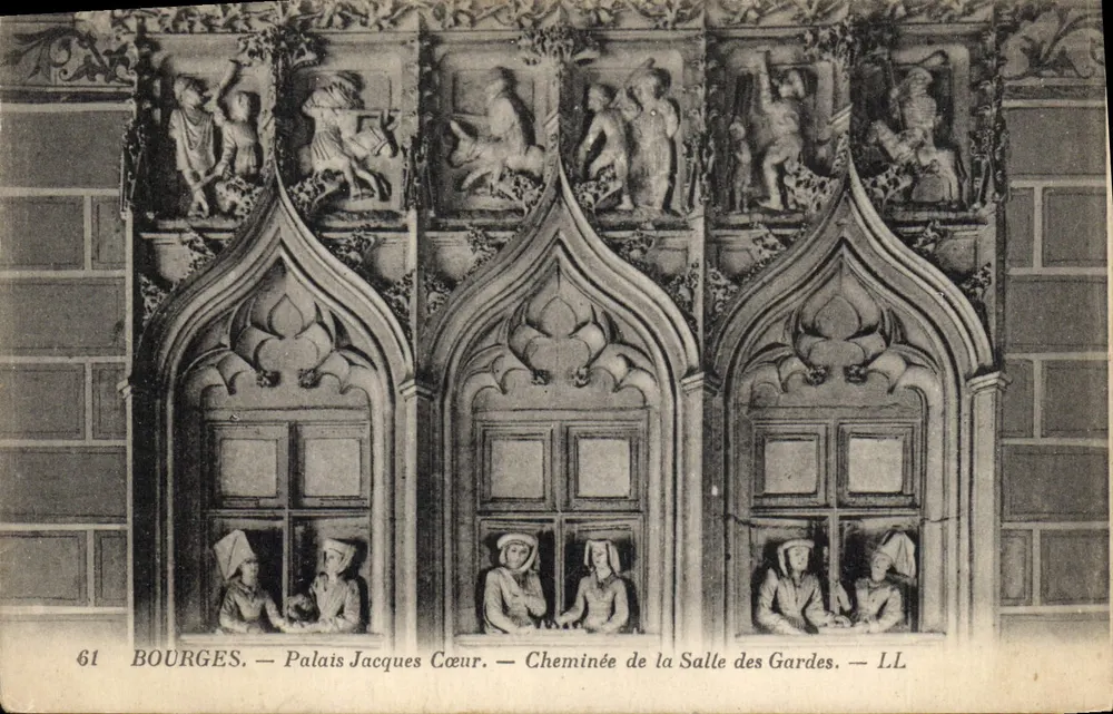 Bourges — Palais Jacques Cœur — Kamin der Wachstube — LL - Vorderseite