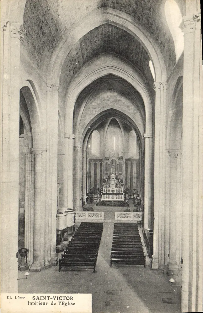Saint-Victor — Interior da Igreja — Cl. Lézer - Frente