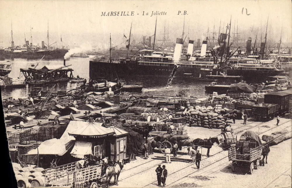Marselha - La Joliette P.B. — vista do porto com navios e atividade portuária — editor P.B., n° 12 - Frente