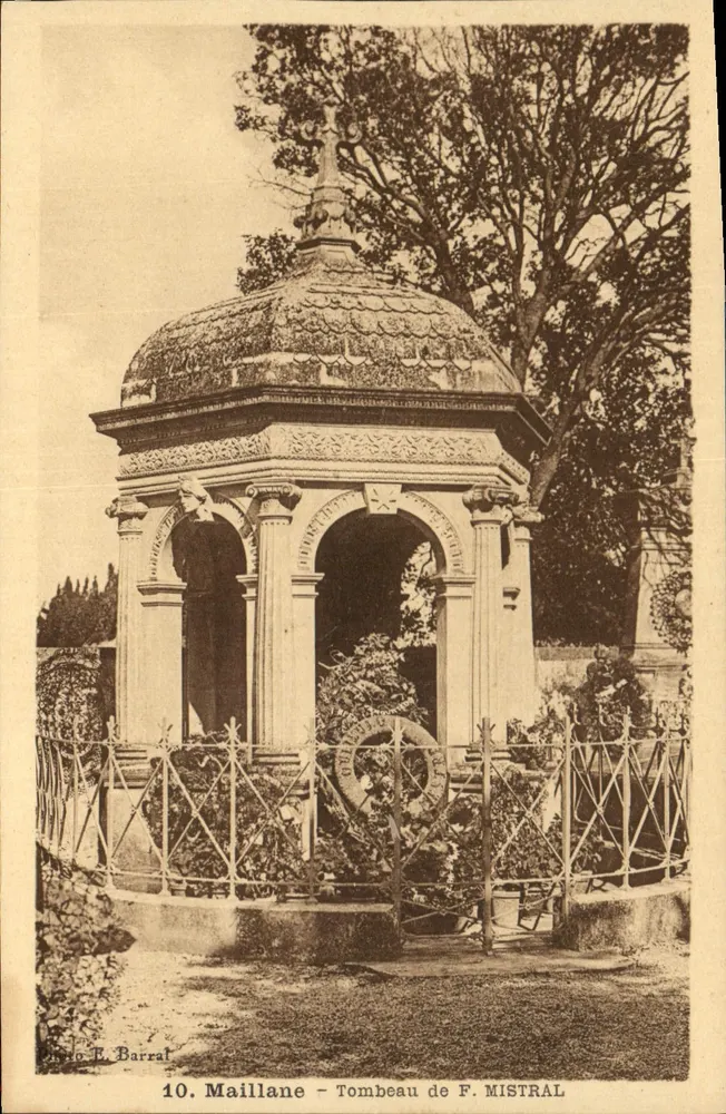 Maillane - Túmulo de F. Mistral — Foto E. Barral, n°10 - Frente