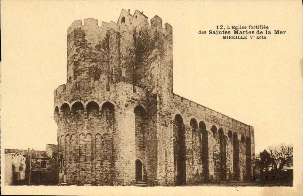 Die befestigte Kirche der Saintes-Maries-de-la-Mer — Mireille — Foto E. Barret - Vorderseite