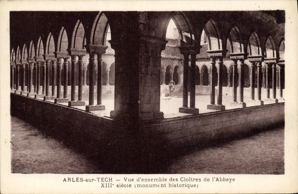 Arles-sur-Tech — Allgemeiner Blick auf die Klausuren der Abtei — 13. Jahrhundert (historisches Denkmal) - Vorderseite
