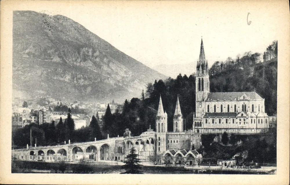 Lourdes — A Basílica e o Pic du Jer — Edit. do Palácio do Rosário - Lourdes - Frente