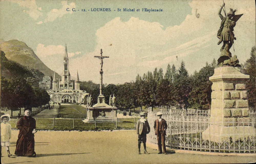 Lourdes - Sint Michaël en de Esplanade — C.C. - 12 - Voorkant