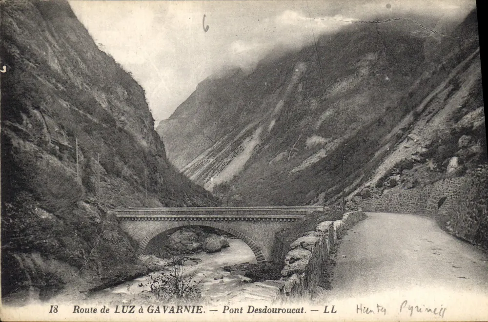 Route von LUZ nach GAVARNIE — Pont Desdouroucat — LL Hienty Pyrénées - Vorderseite