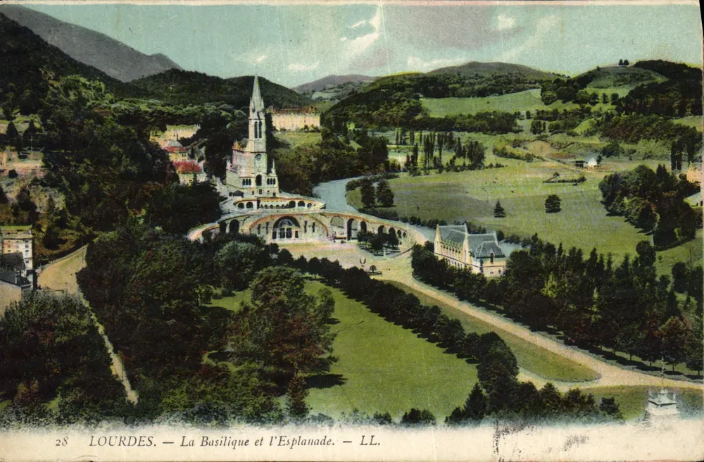 Lourdes — A Basílica e a Esplanada — LL. - Frente