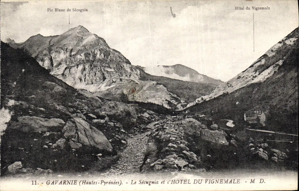 Der Weiße Gipfel von Sécuignia und das Hotel du Vignemale — Gavarnie (Hautes-Pyrénées) — M. D. - Vorderseite