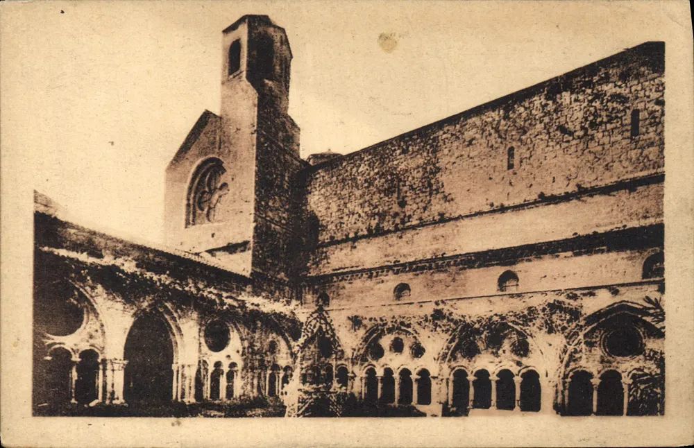 Die Cloisters und die Kirchturms — Abtei Fontfroide — Umgebung von Narbonne - Vorderseite