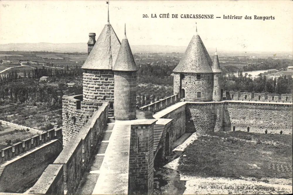Carcassonne — Innenansicht der Mauern — Fot. Michel Lords, Cité de Carcassonne - Vorderseite