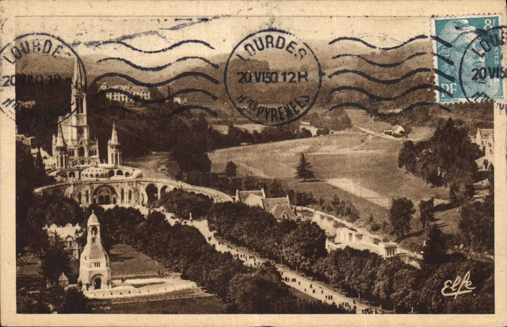 Lourdes — Aufnahme der Esplanade und der Basilika — Éditions Oceau-Labouche Frères - Vorderseite