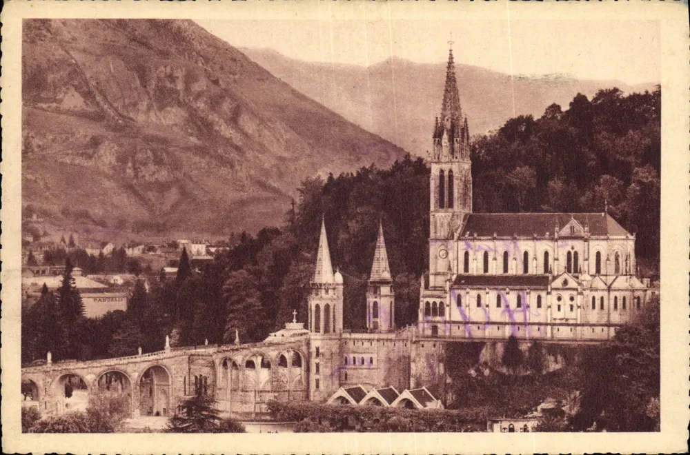 Lourdes — A Basílica e o Pic du Jer — Edição P. Doucet, n°4 - Frente
