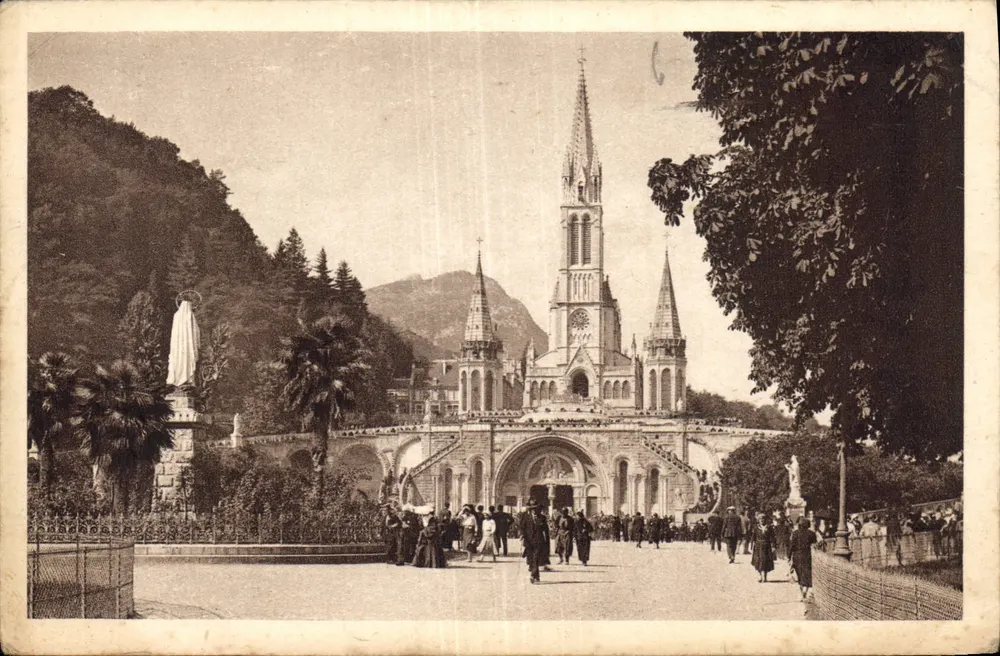 Lourdes — Die Basilika und die Krönung der Jungfrau — Photo Edition Guinault - Vorderseite