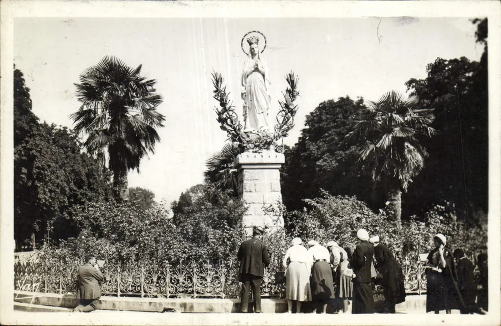 Lourdes - A Virgem Coroada — Edição Fotográfica Bénault, n°50 - Frente