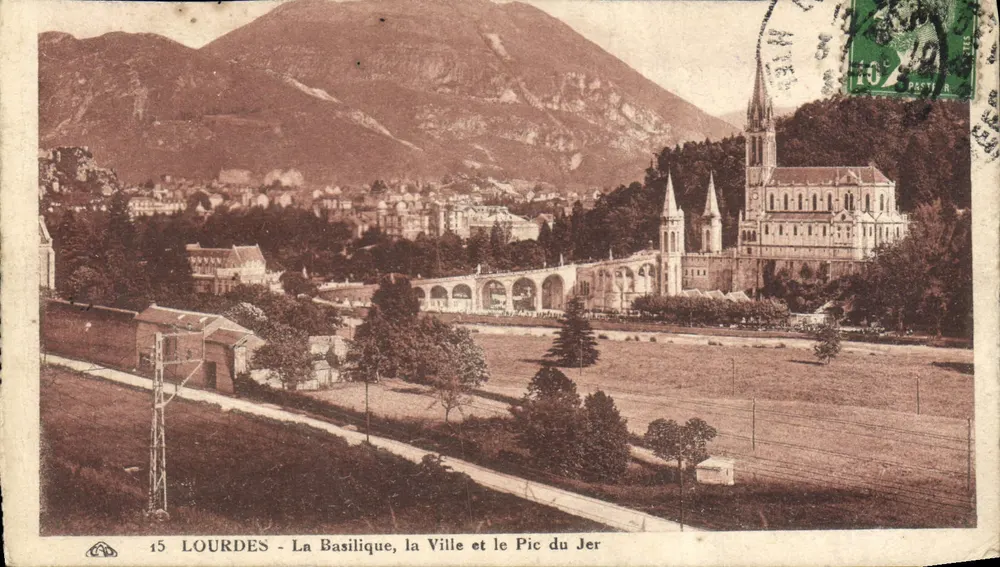 LOURDES - Die Basilika, die Stadt und der Pic du Jer — unbekannter Verlag, n° 15 - Vorderseite