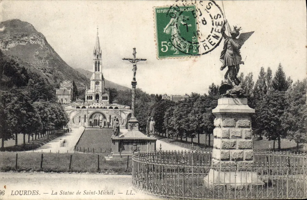 Lourdes — A Estátua de São Miguel — LL. - Frente