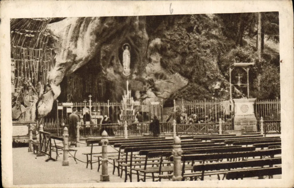 Lourdes — A Grotta Milagrosa — Edição P. U.C. CET, Lourdes - Frente