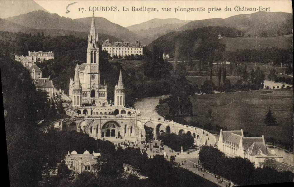 LOURDES. Die Basilika, Vogelperspektive vom Château-Fort — n°17 - Vorderseite