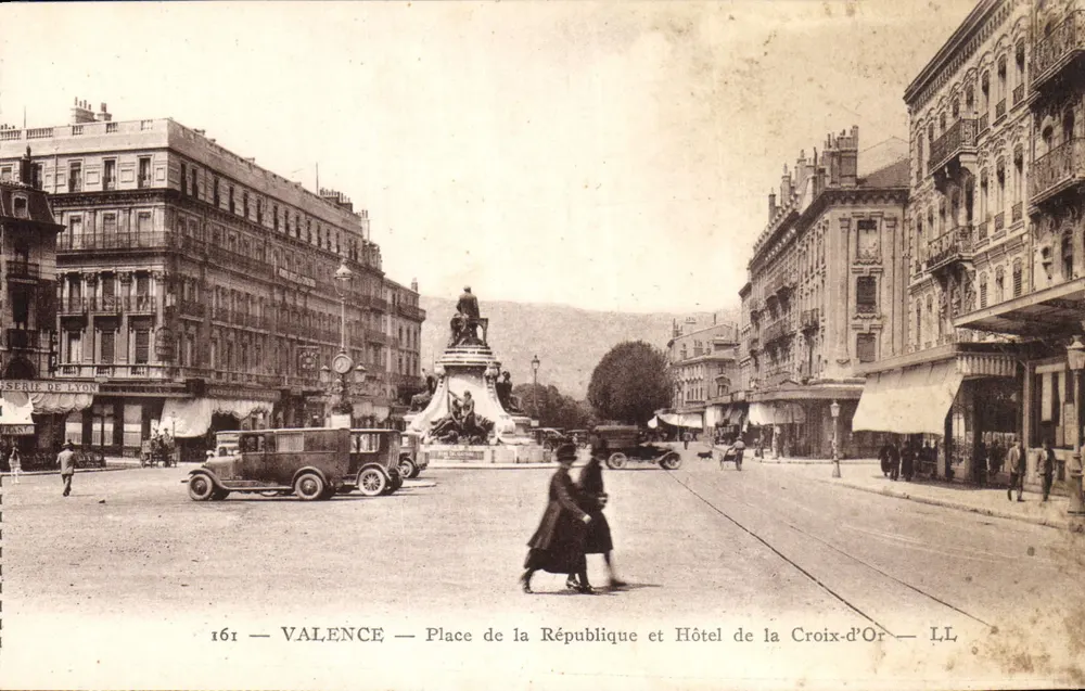 Valence — Place de la République und Hotel de la Croix-d'Or — Serie Lyon Nr. 161 - Vorderseite