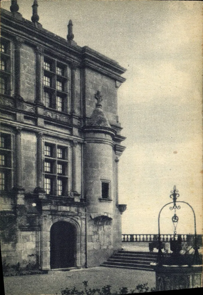Castelo de Grignan — Cour d'Honneur — 26 - Frente