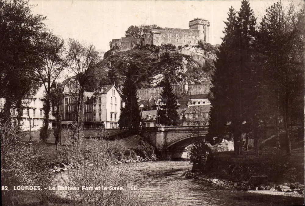 Lourdes — Das FestungsSchloss und die Gave — LL, n°82 - Vorderseite