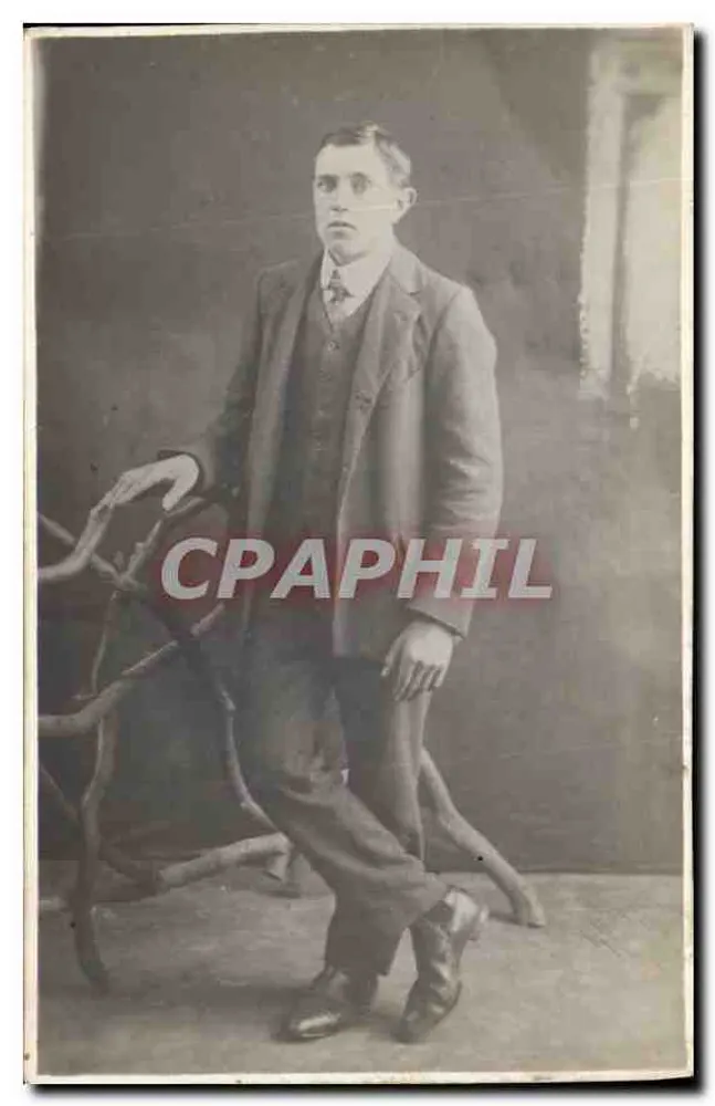 Retrato de um homem em traje — estúdio — Foto Claerhout-Lecluyse, Tolpooistraat 18, Deynze - Frente