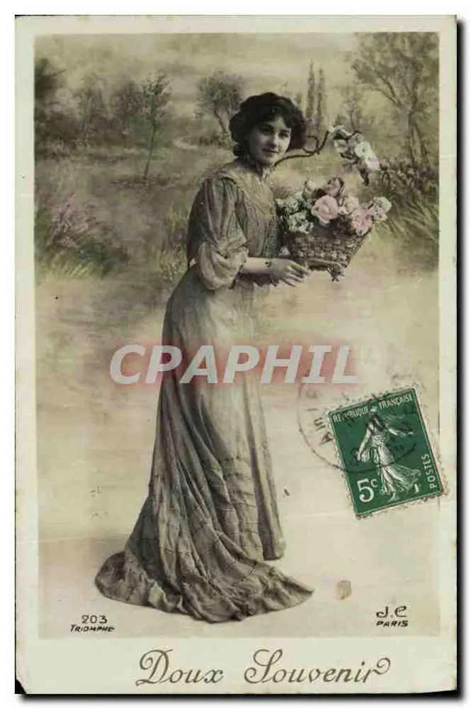Mulher em vestido longo segurando um cesto de flores — Doux Souvenir — J.E. Paris, n° 203 - Frente