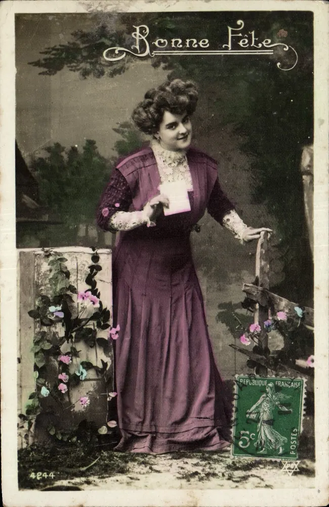 Frau in violettem Kleid — 'Bonne Fête' — unbekannter Verleger, Nr. 4844 - Vorderseite