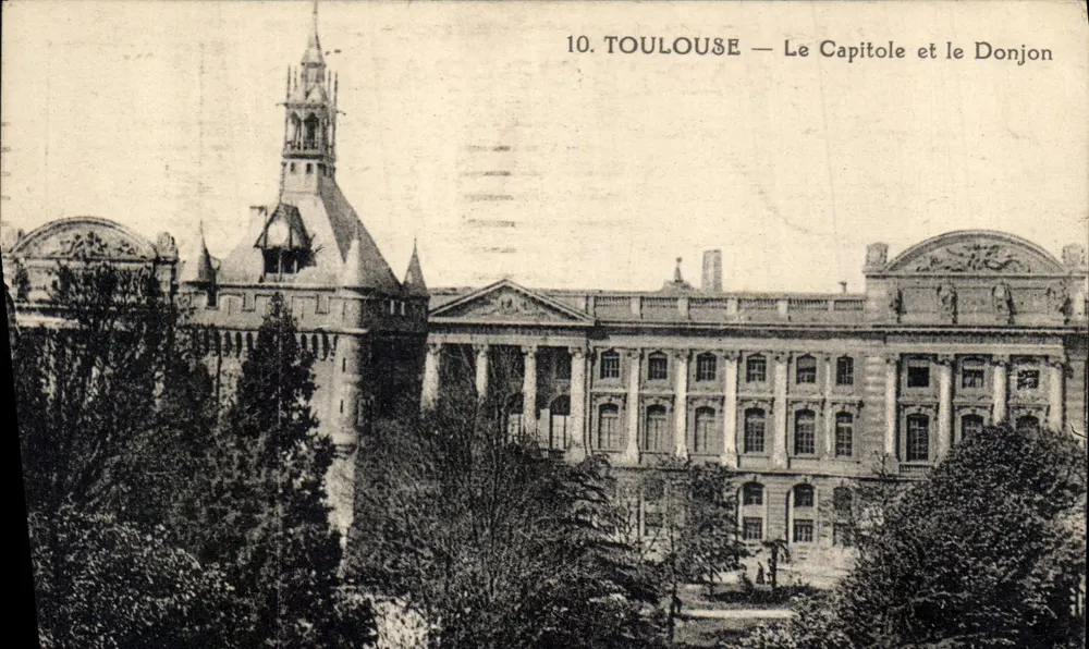 Toulouse — O Capitole e o Donjon - Frente