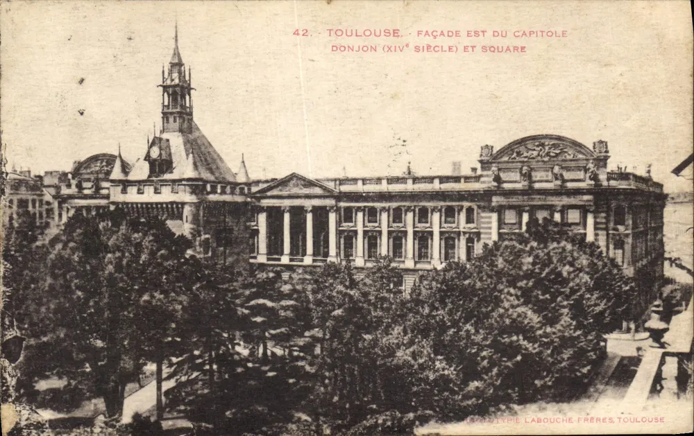 Toulouse - Fachada leste do Capitólio (século XIV) e praça - Torre de defesa - Labouche Frères, Toulouse - Frente