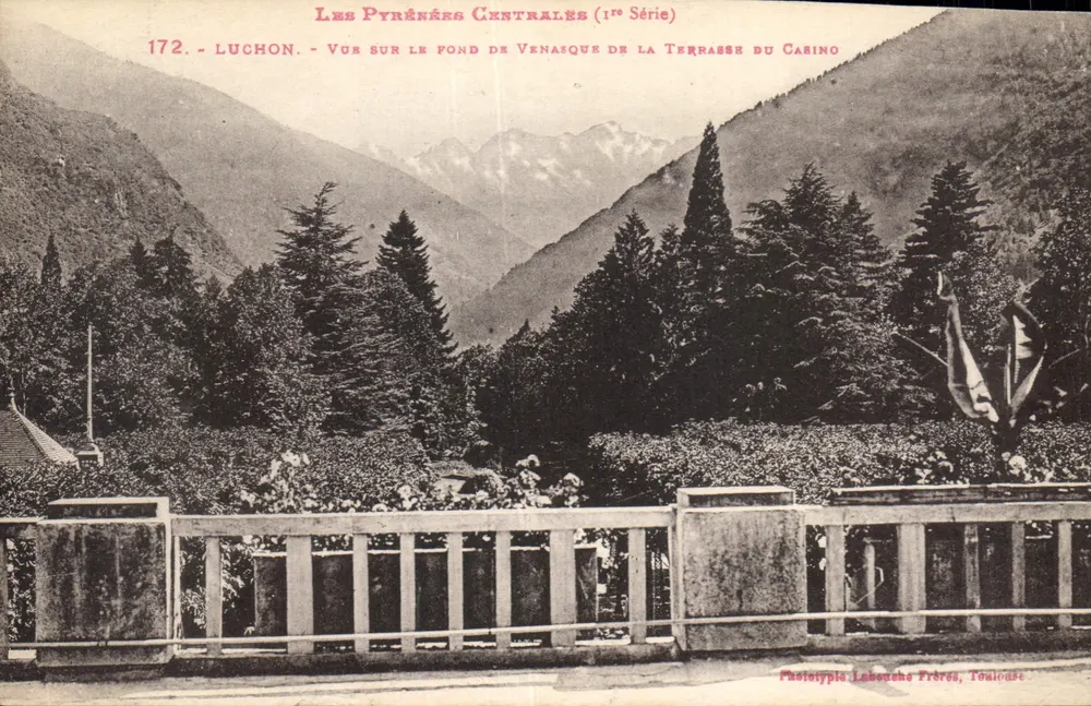 Luchon — Blick auf Venasque von der Terrasse des Cabino — Zentrale Pyrenäen (1. Serie) — Phototypie Labeuche Frères, Toulouse - Vorderseite
