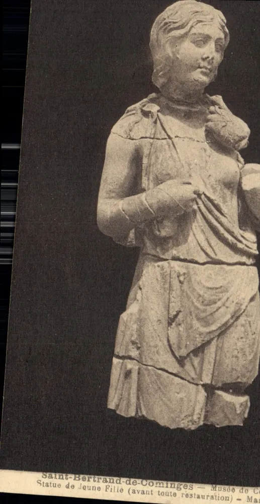 Estátua de Menina (antes de qualquer restauração) — Museu de Comminges — Saint-Bertrand-de-Comminges - Frente