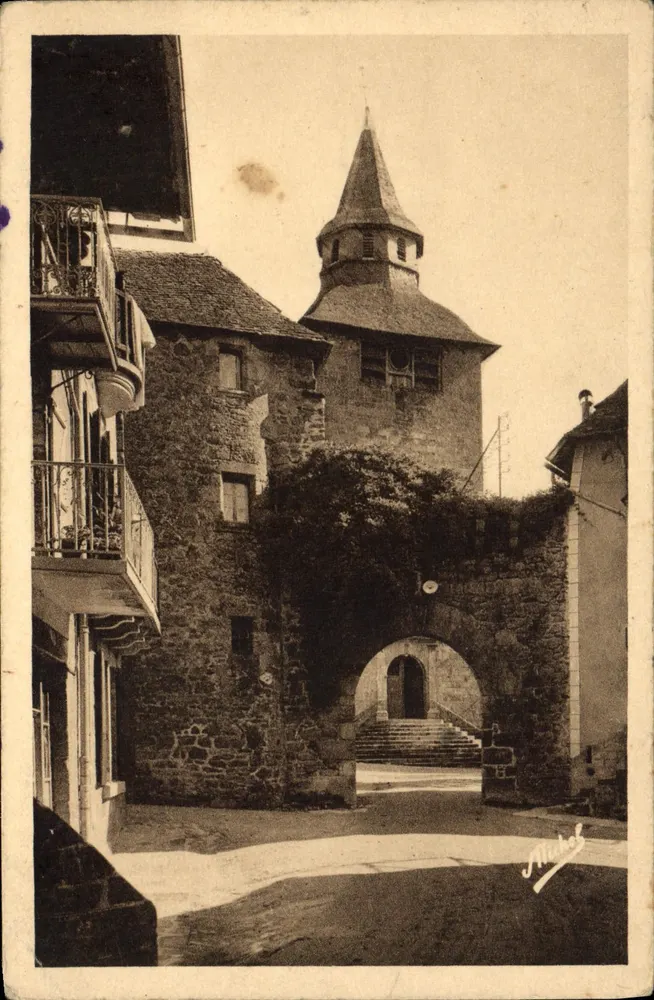 Die Stadttüre und die Kirche — Corrèze — Verlag: Les Éditions Héliogravure d'Art, Marcillac-la-Croix (Corrèze) - Vorderseite