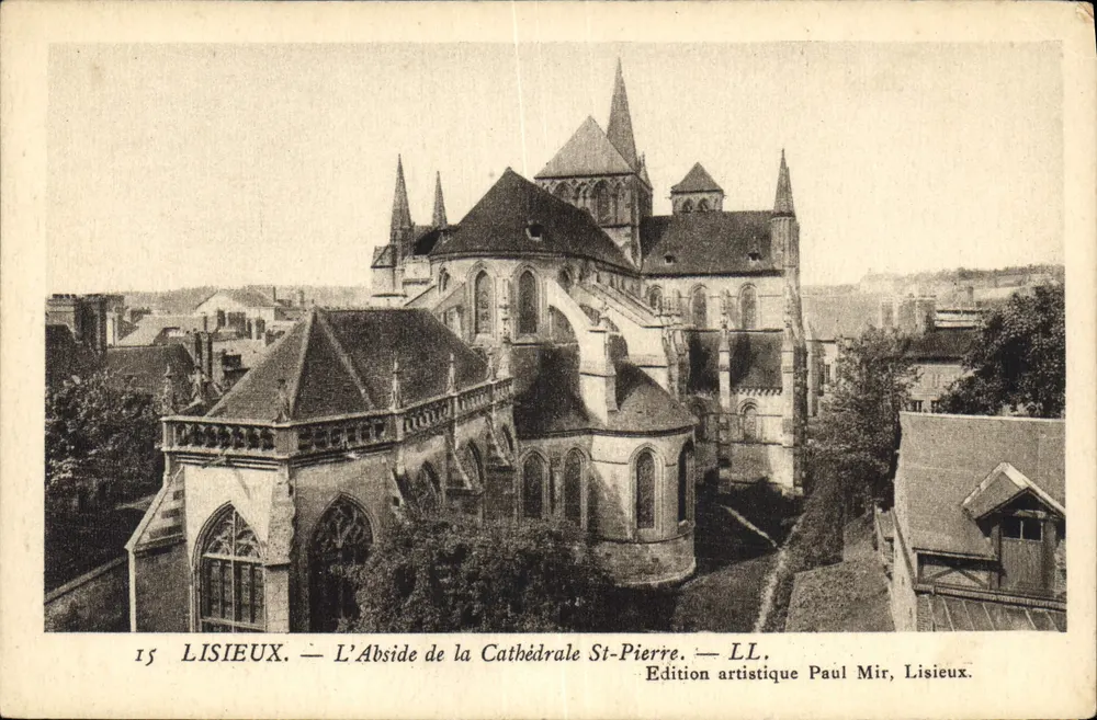 Lisieux — A Abside da Catedral de São Pedro — Edição artística Paul Mir, Lisieux. - Frente