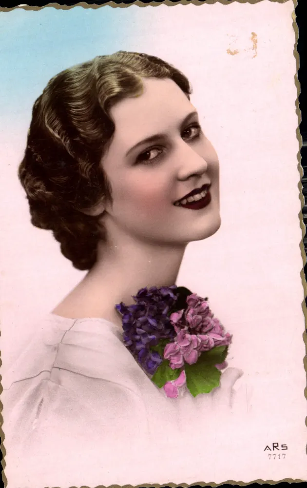 Lächelnde junge Frau — Lilienblüten — ARS 7717 - Vorderseite