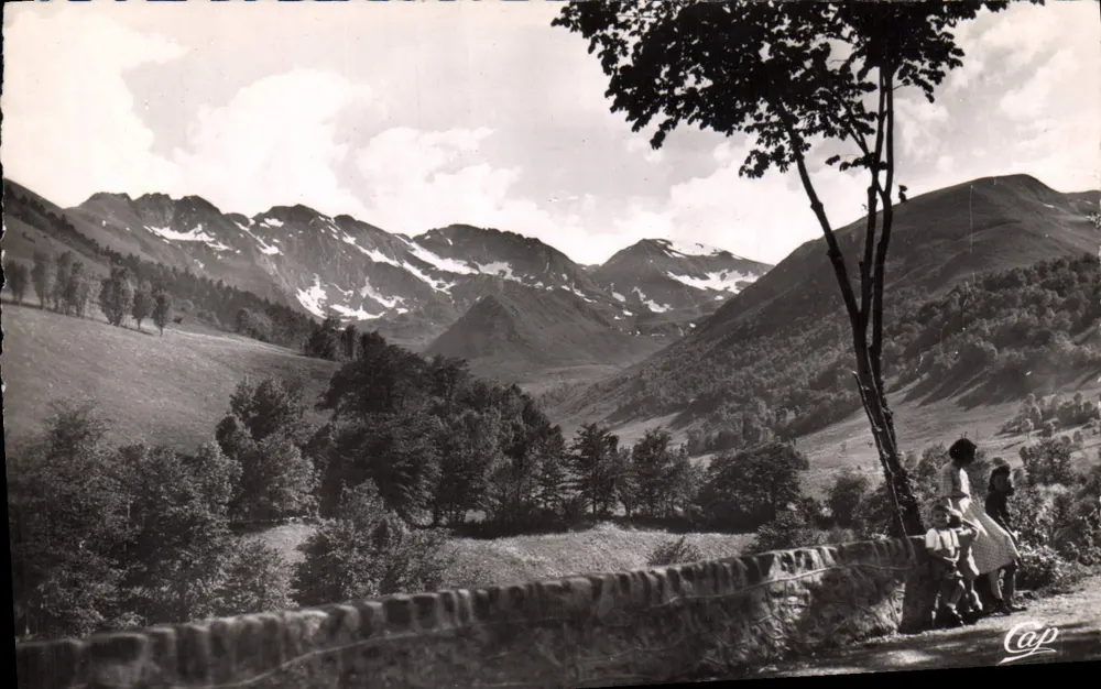 Ausblick auf die Agudes — Gouaou de l'Arboust — Verlag Cap - Vorderseite