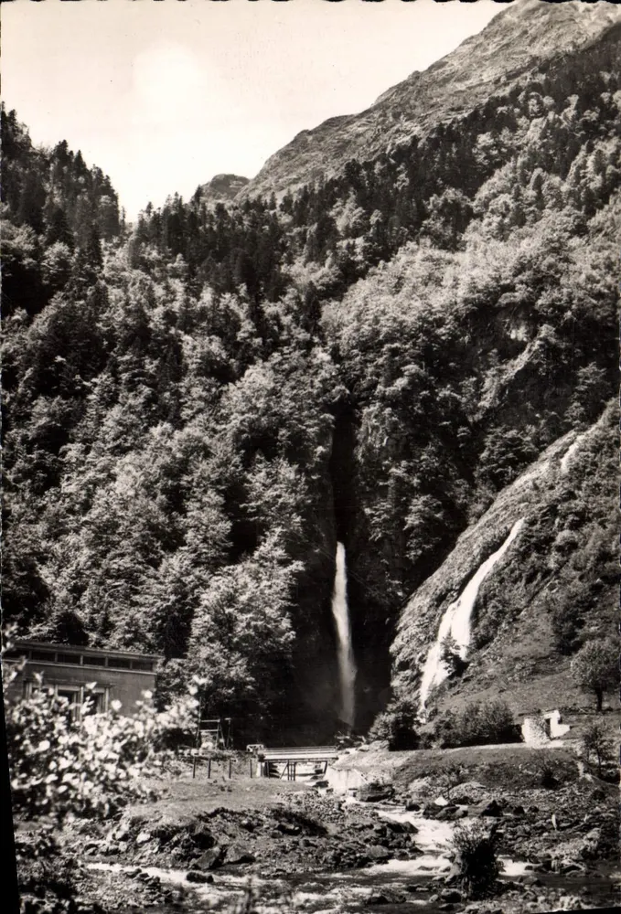 Cachoeira do Inferno — Vale do Lys — Editor: Clé des Arts, Paris - Frente