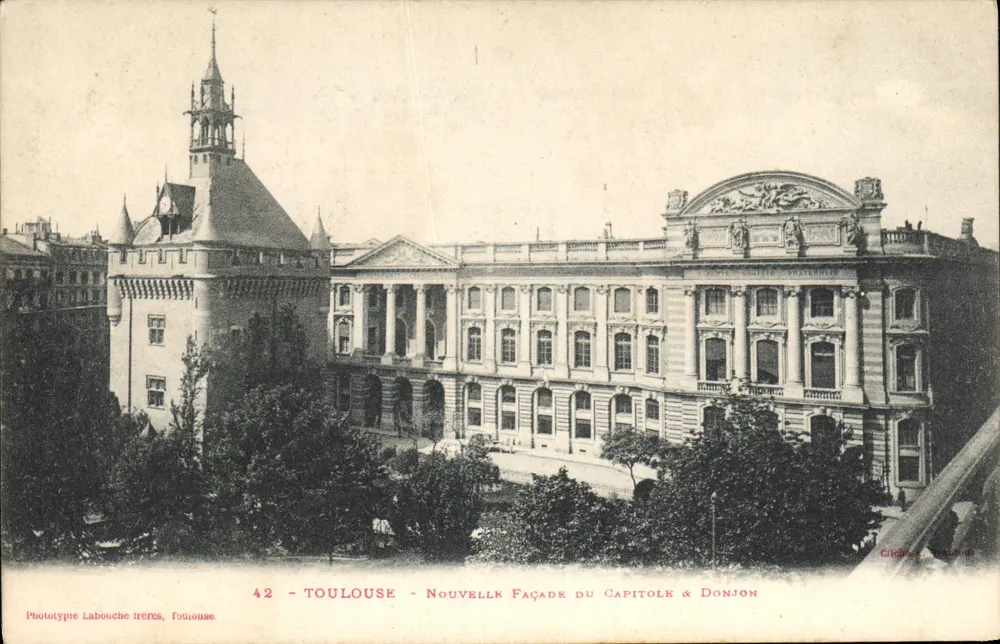 Toulouse - Nova fachada do Capitole & Torre de Defesa — Phototypie Labouche frères, Toulouse - Frente