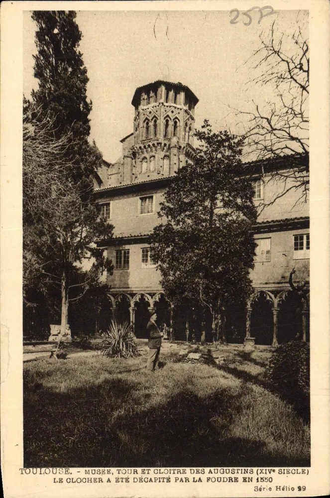 Toulouse - Museum, toren en klooster van de Augustijnen (14e eeuw) — de klok werd afgehakt door een bliksem in 1450 — Serie Hélio 89 - Voorkant