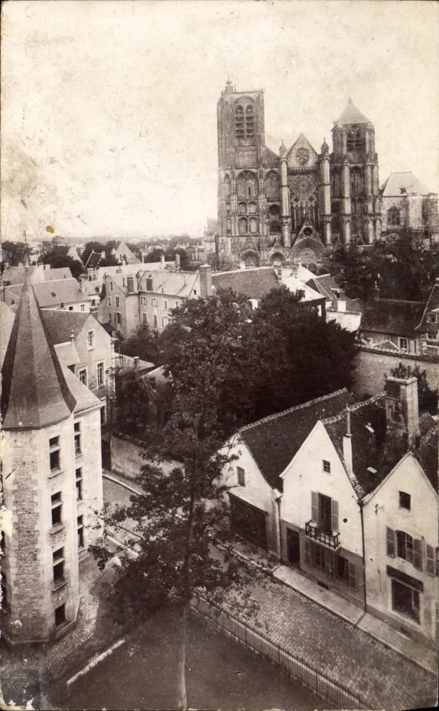 Bourges — Centraal uitzicht genomen vanaf het Postkantoor — E. Maquaire - Voorkant