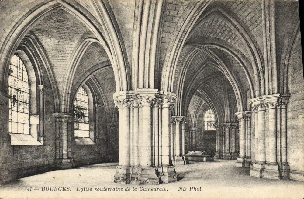 Bourges — Igreja subterrânea da Catedral — ND Phot. - Frente