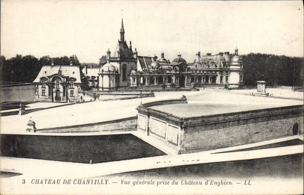 Schloss Chantilly — Allgemeiner Blick vom Schloss Enghien — LL - Vorderseite