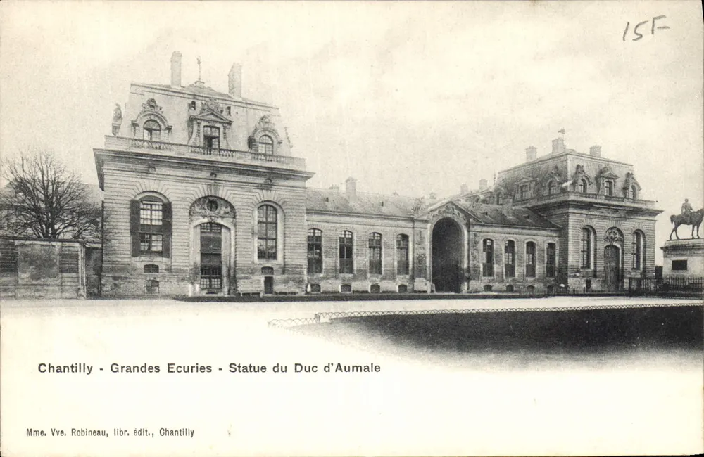 Chantilly - Grandes Ecuries - Estátua do Duque d'Aumale — Mme. Vve. Robineau, lib. editora, Chantilly - Frente