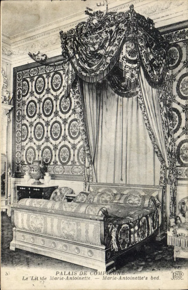 O Leito de Maria Antonieta — Palácio de Compiègne - Frente