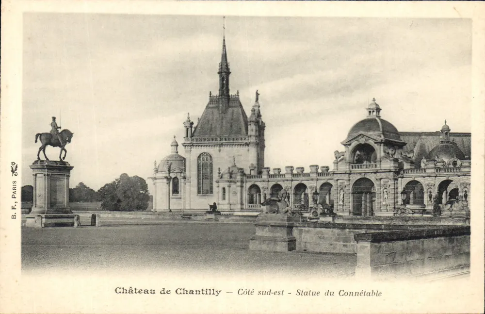Castelo de Chantilly — Lado sudeste — Estátua do Conde - Frente