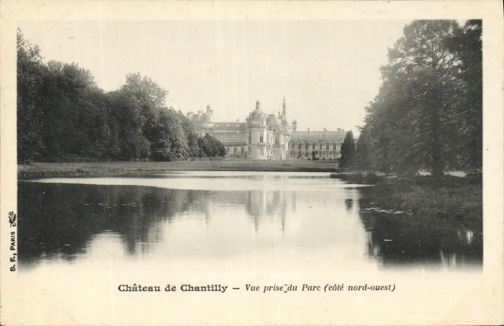 Schloss Chantilly — Ansicht vom Park (Nordwestseite) — B. E., Paris - Vorderseite