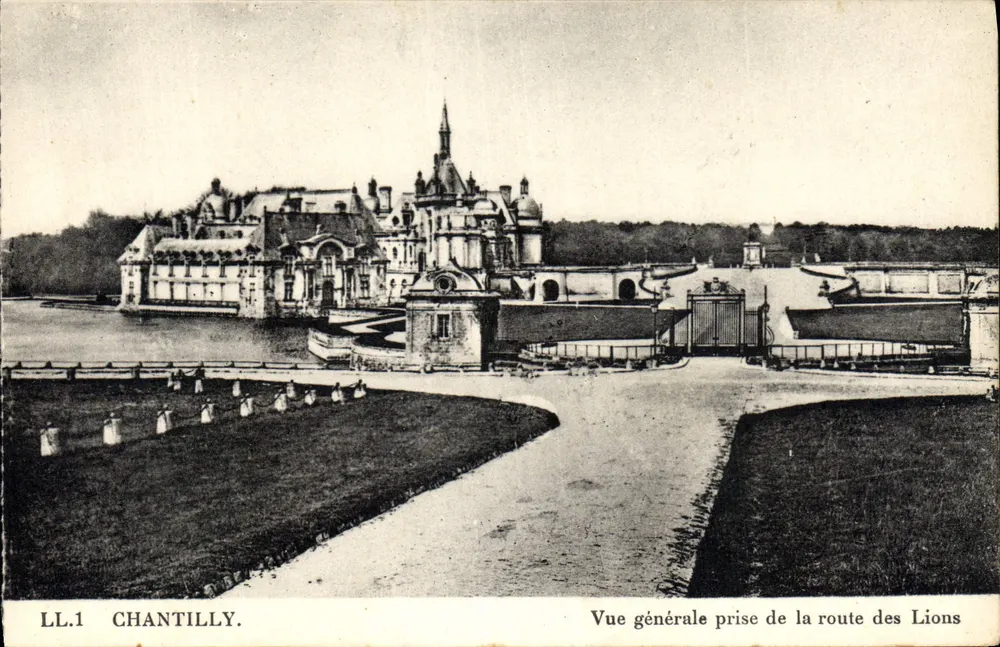 Chantilly — Allgemeiner Blick von der Straße der Löwen — LL.1 - Vorderseite